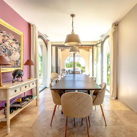 شقة Readmyhostprofile! 6 Bedrooms Terrace & Private Pool