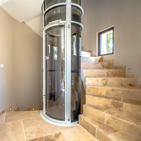 Readmyhostprofile! 6 Bedrooms Terrace & Private Pool شقة غريمو