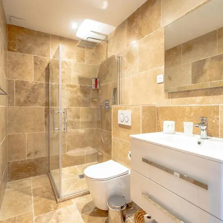 Readmyhostprofile! 6 Bedrooms Terrace & Private Pool شقة