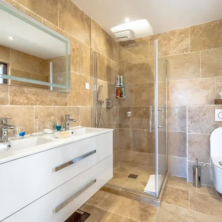Apartamento Readmyhostprofile! 6 Bedrooms Terrace & Private Pool